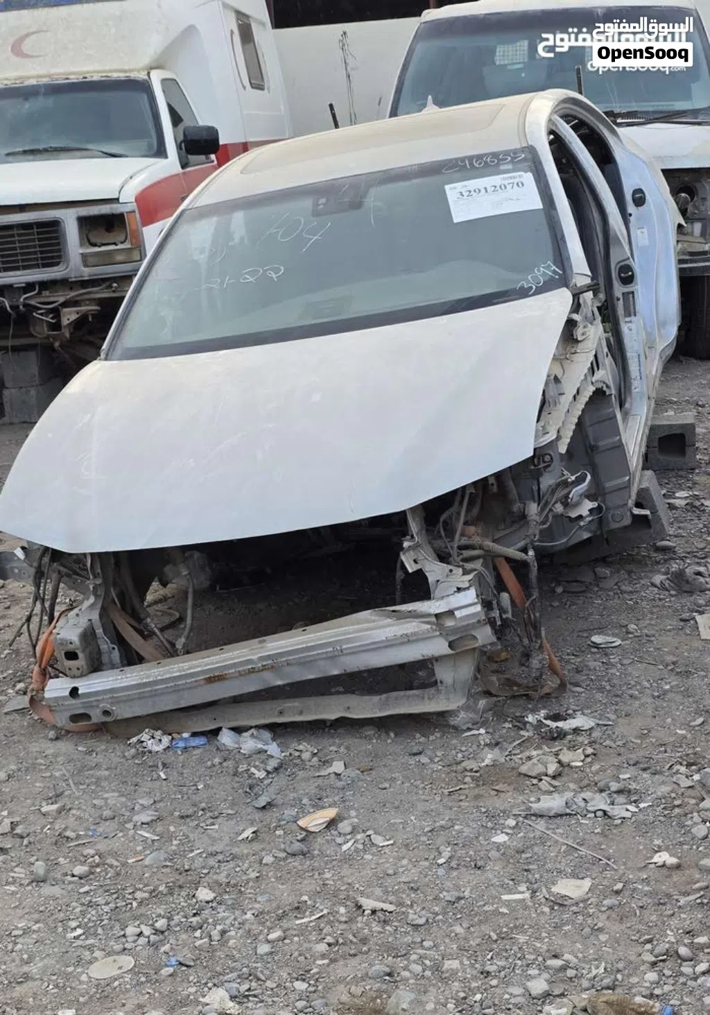 قطع غيار سكراب هاف كت لكزس ES 350 لكسز ES350 وارد موديل 2013 اي اس طبلون كراسي أيضا بعض قطع اخرى