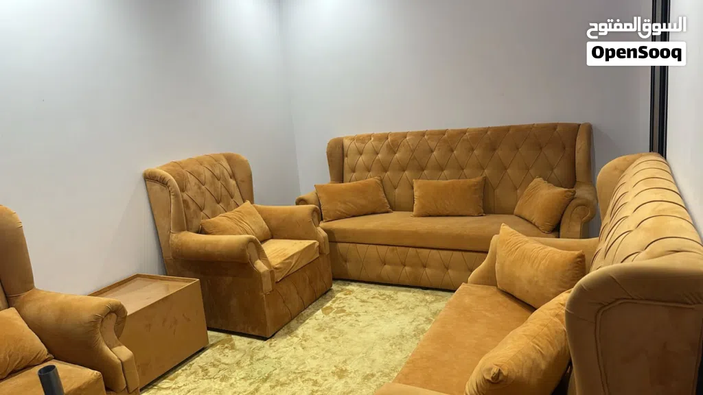 كنب مع السجاد 7 أشخاص نظيف جدا وشبه جديد