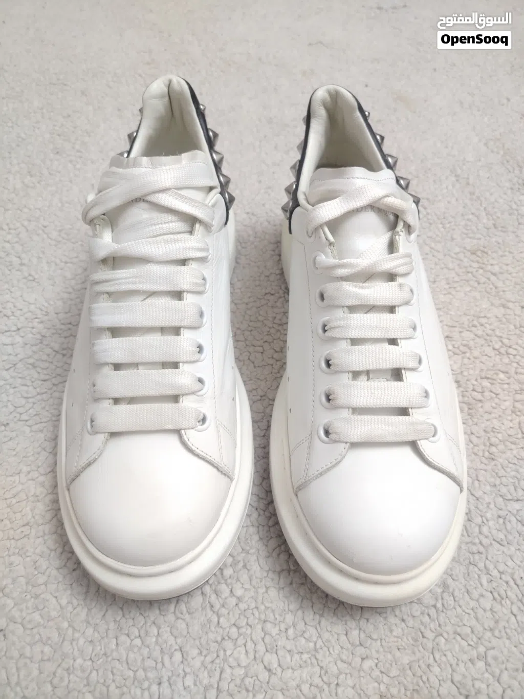 Alexander MCQUEEN قياس 42 شبه جديد