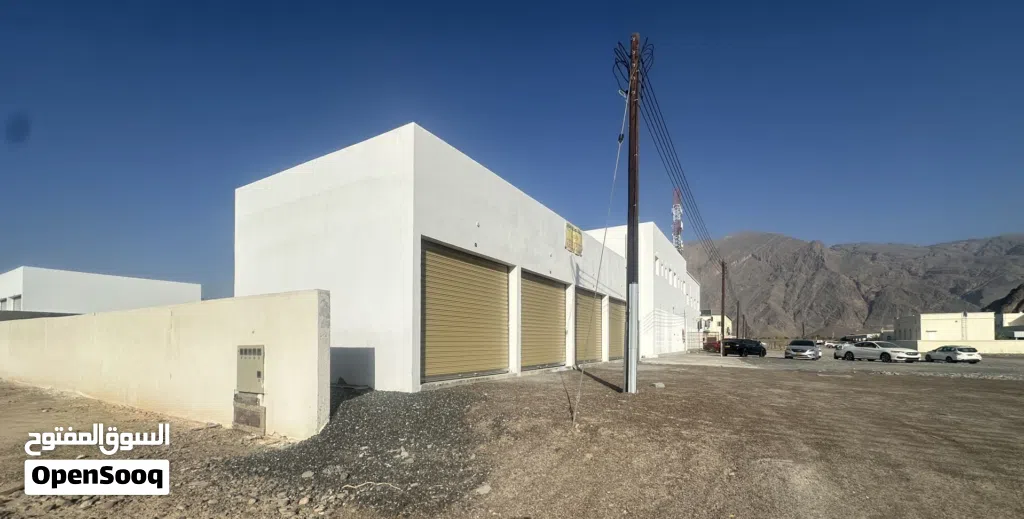 Industrial 4 Shops with Massive Backside Warehouse