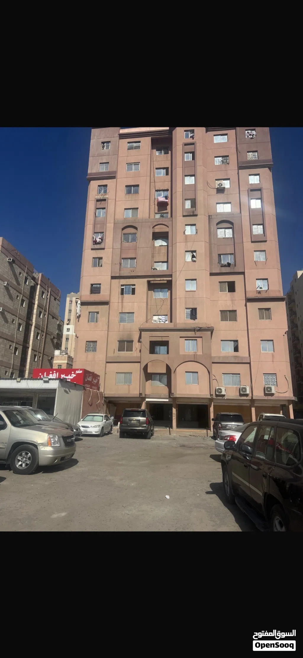 مشاركه سكن شخص مصري