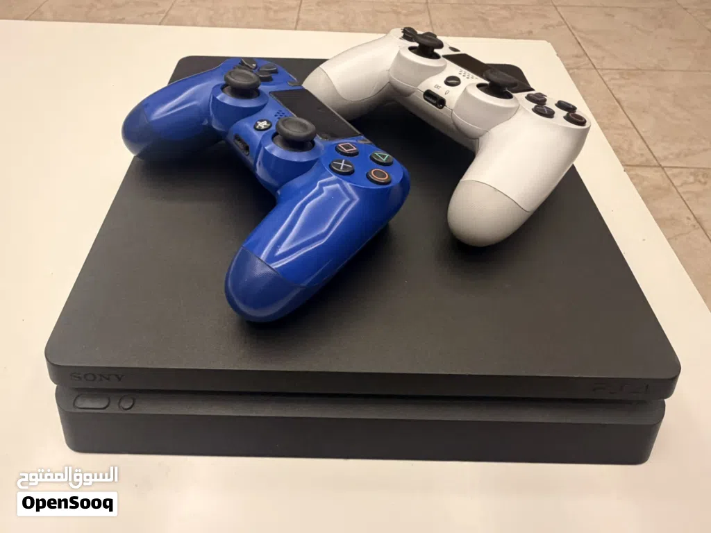 PlayStation 4 Slim مستخدم بحالة الجديد