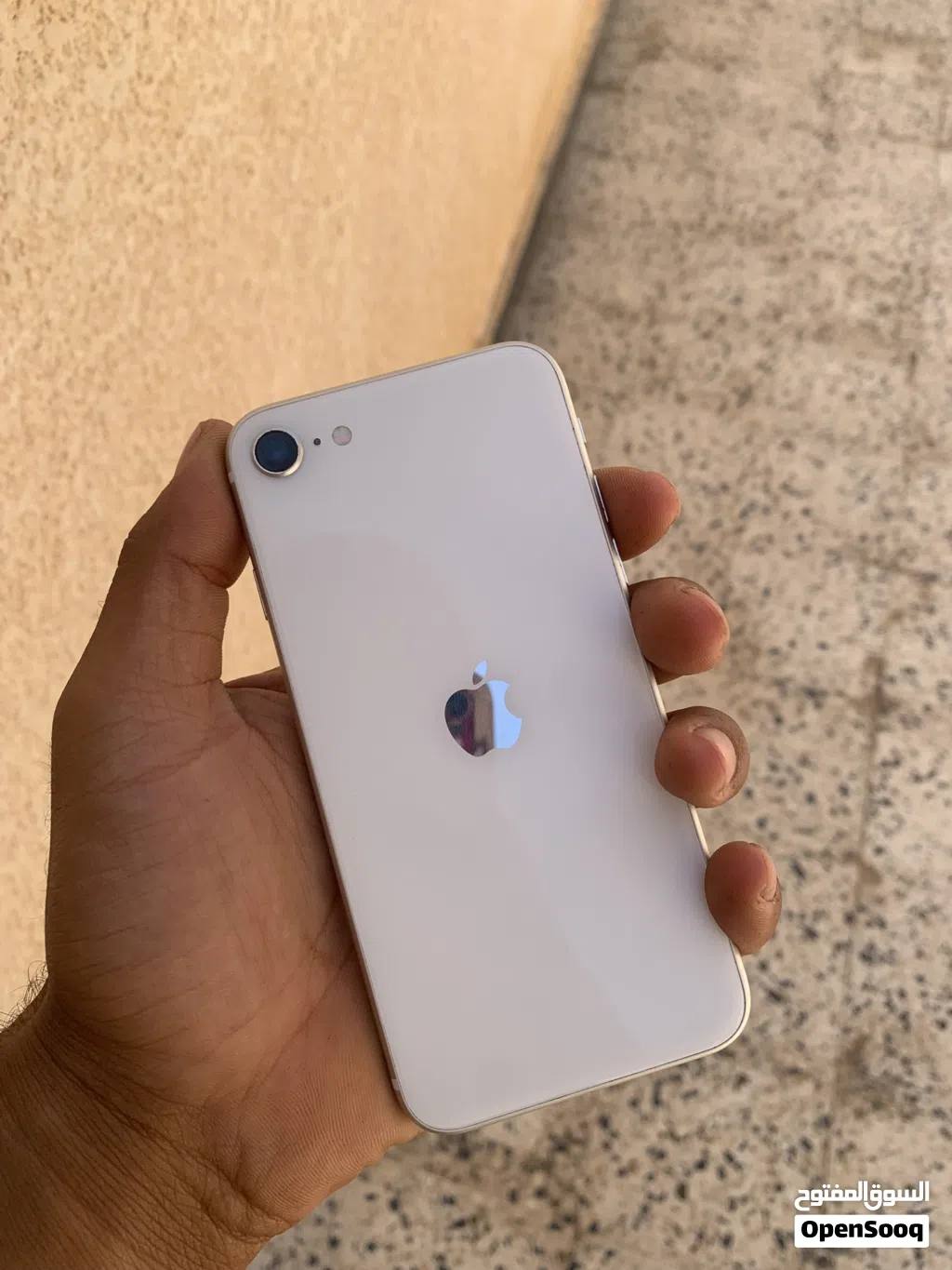 ايفون se 2020