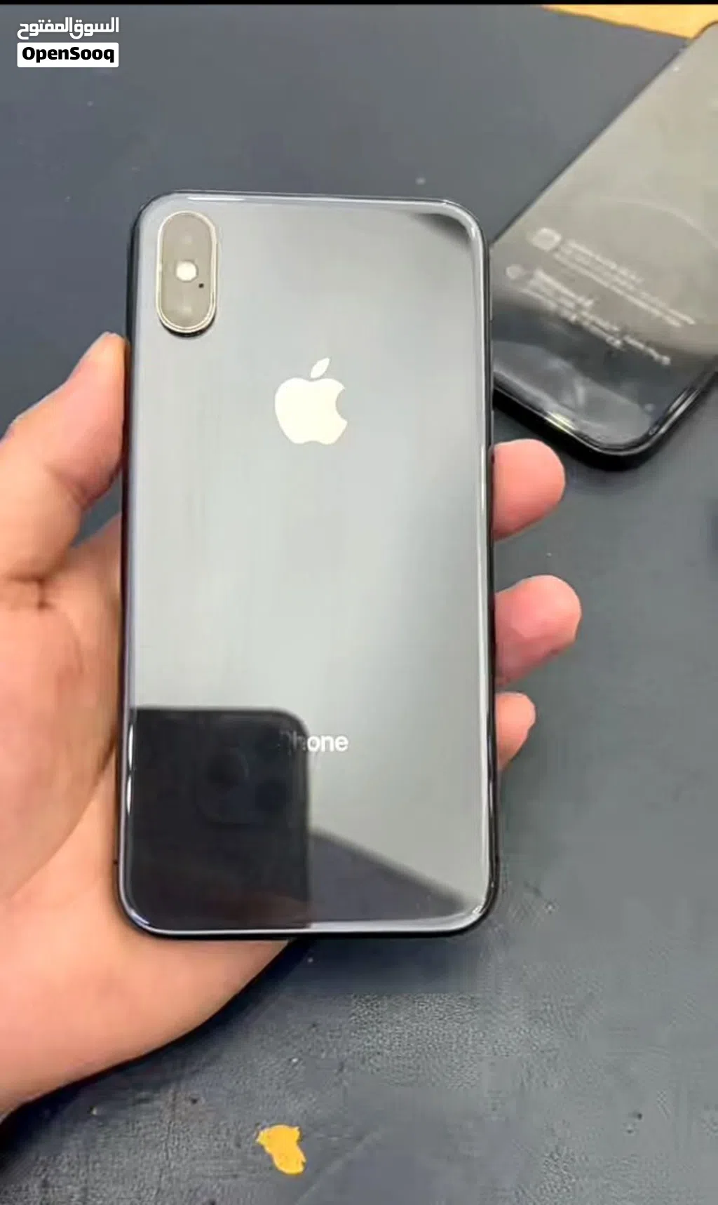 للبيع iPhone XS Max - 256GB سعة تخزين 256 جيجا البطارية 100% الجهاز بحالة جيدة ويعمل بكفاءة