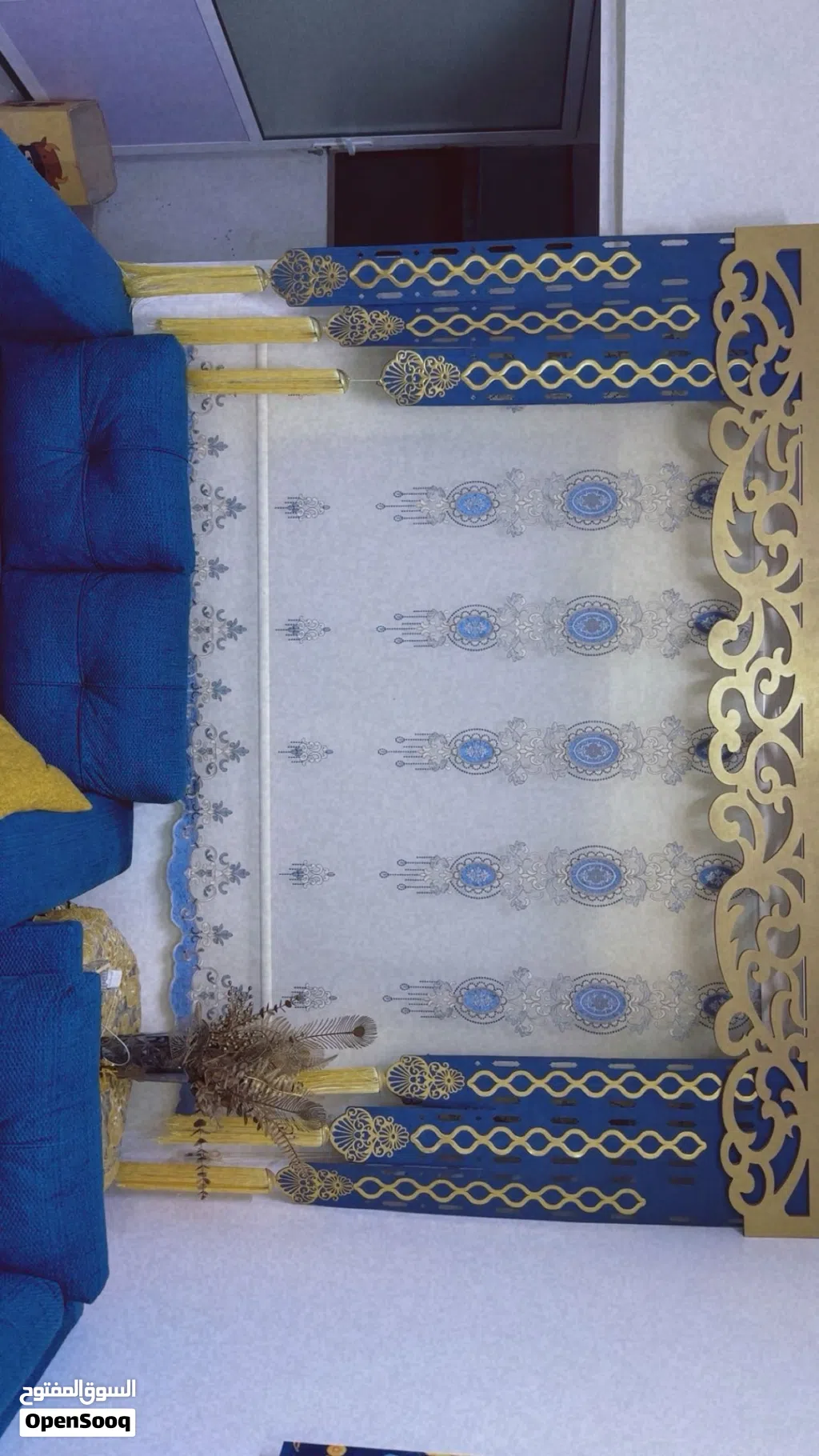 طقم كورنر وبرداي وطاولة وسط مع طاولة سفره ب 300 دينار