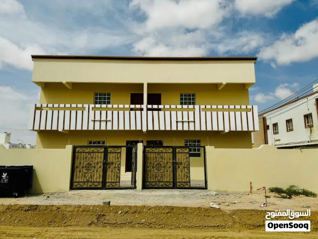 مبنى سكني للايجار الشهري في موقع مميز بالدقم Two Floor Building for Yearly Rent