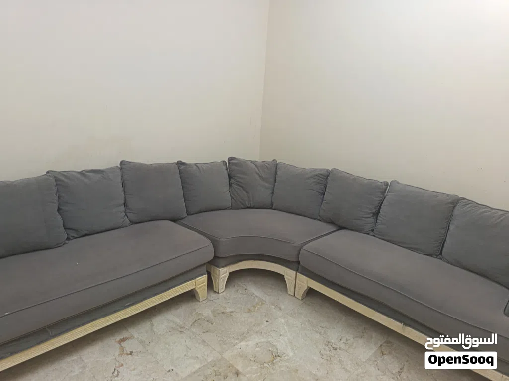 كورنر بحالة ممتازة ومريح جدا