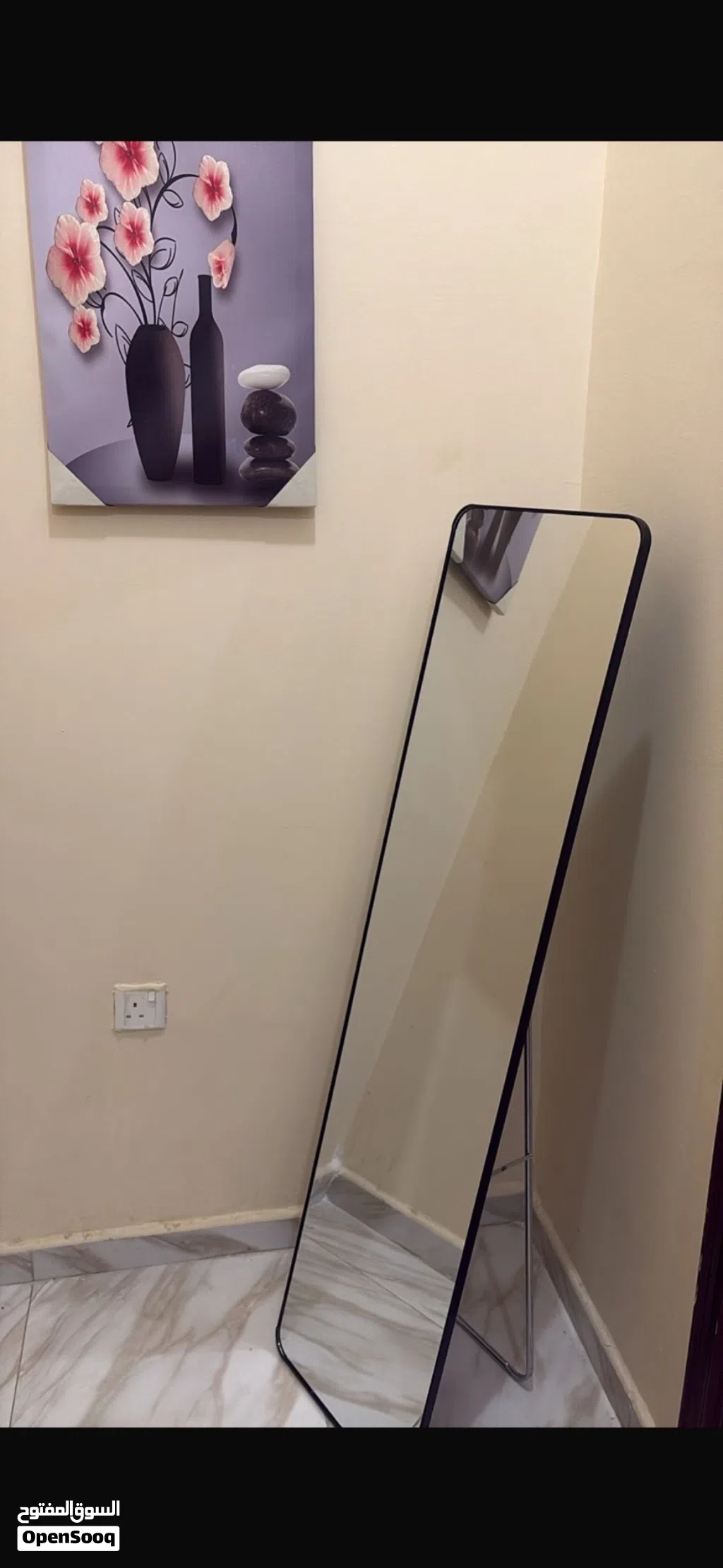 مراه جديدة مع حامل و مثبتة على حائط لك الخيار