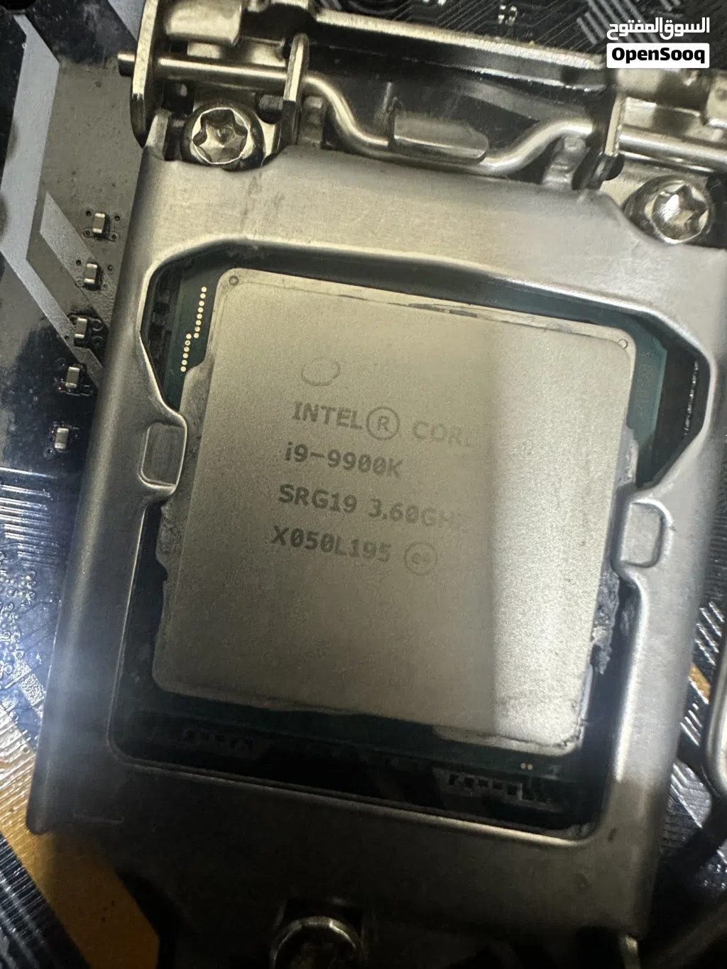 للبيع i9-9900K / Z390 / 16GB