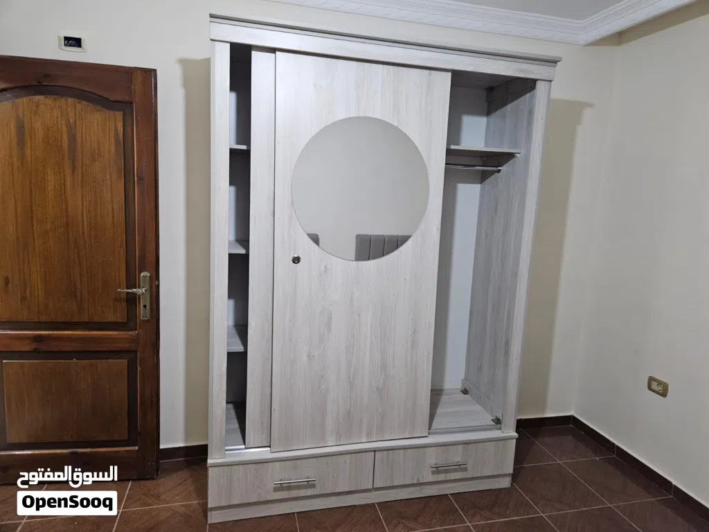 غرفة نوم سكني فاتح