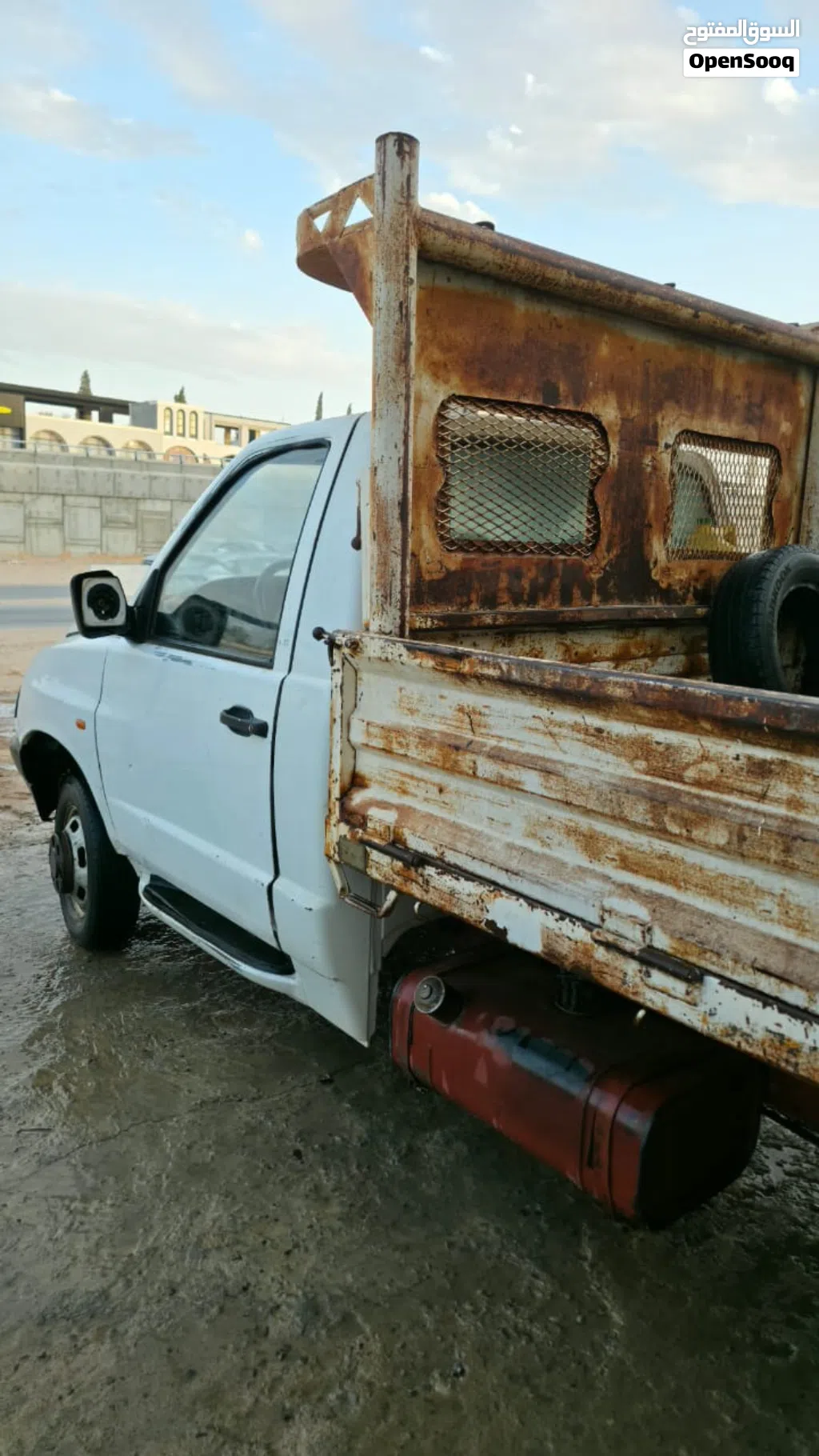 ايفيكو فاره للبيع محرك مخدوم ربصاطه تامه محرك نضيف نضيف بتجربه محرك 12 /40 هيكل جيد جدا
