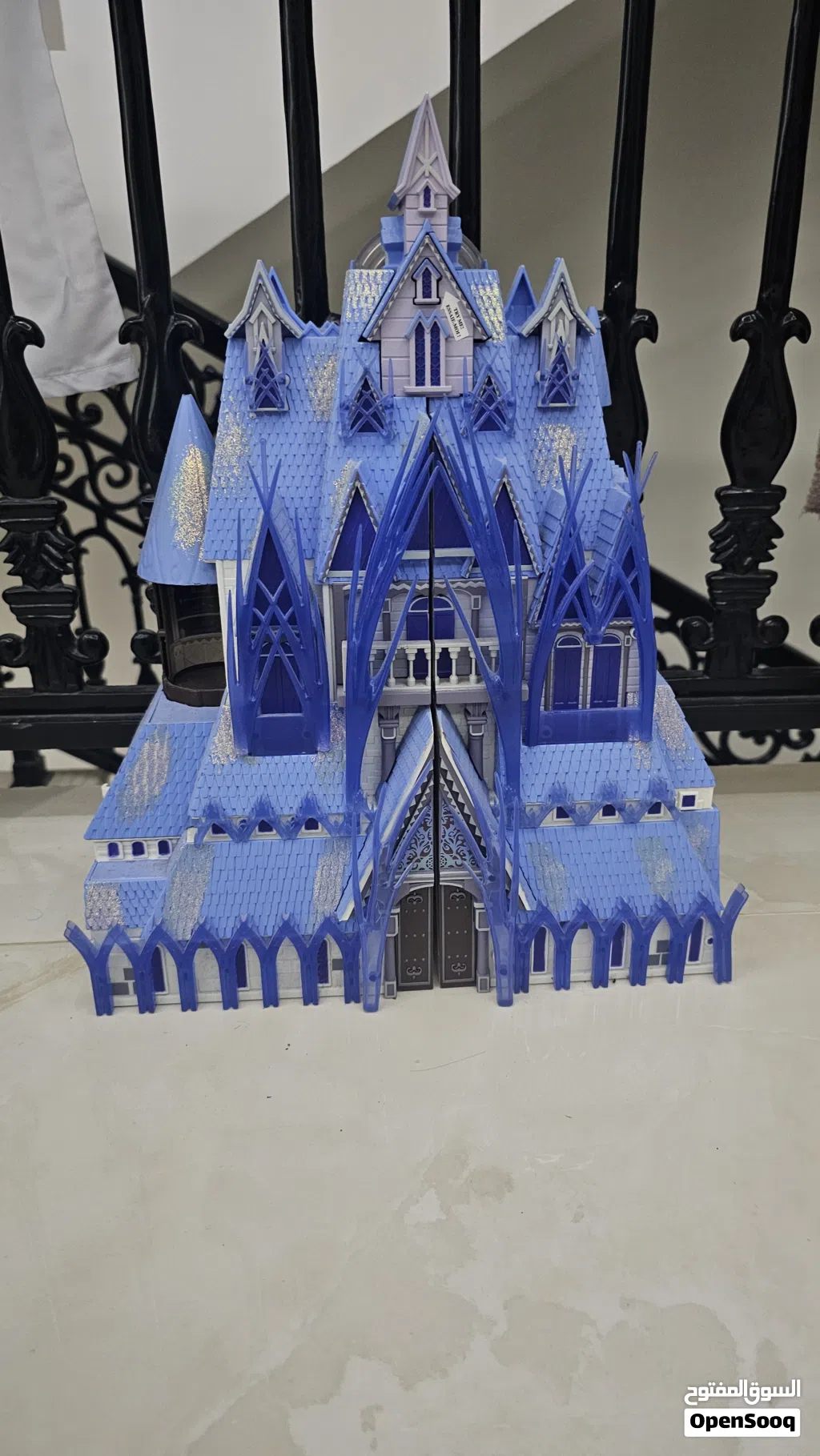 frozen castle with accessories