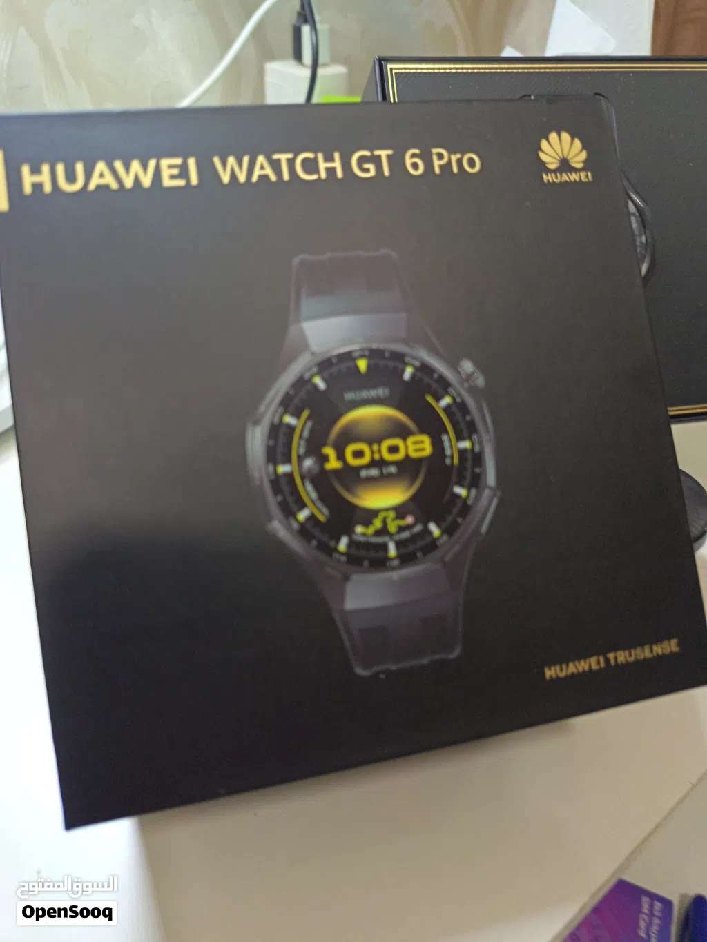 للبيع ساعة ذكية Huawei Watch GT 6 Pro أصلية 100% بحالة فوق الممتازة.