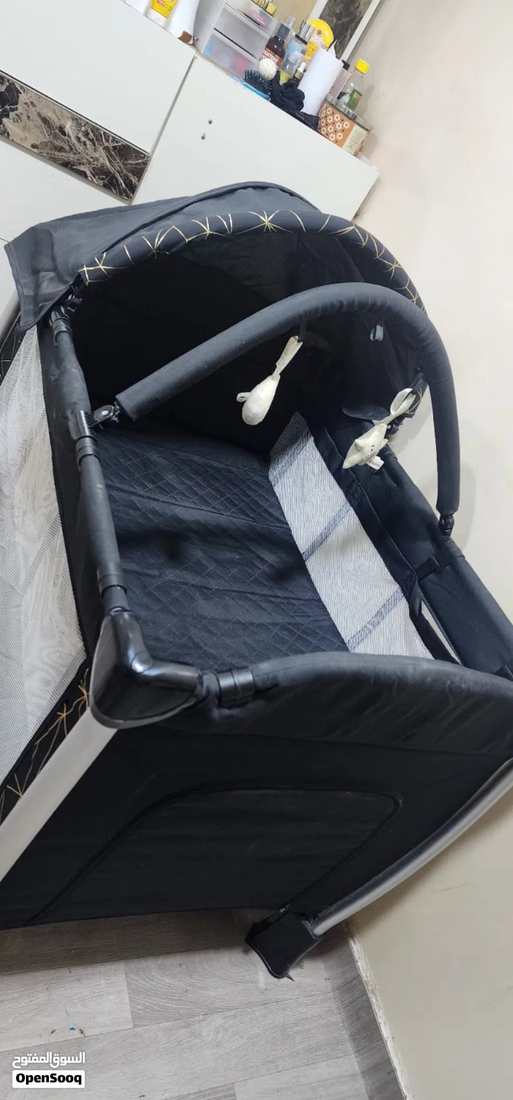 Giggles Bedford travel cot