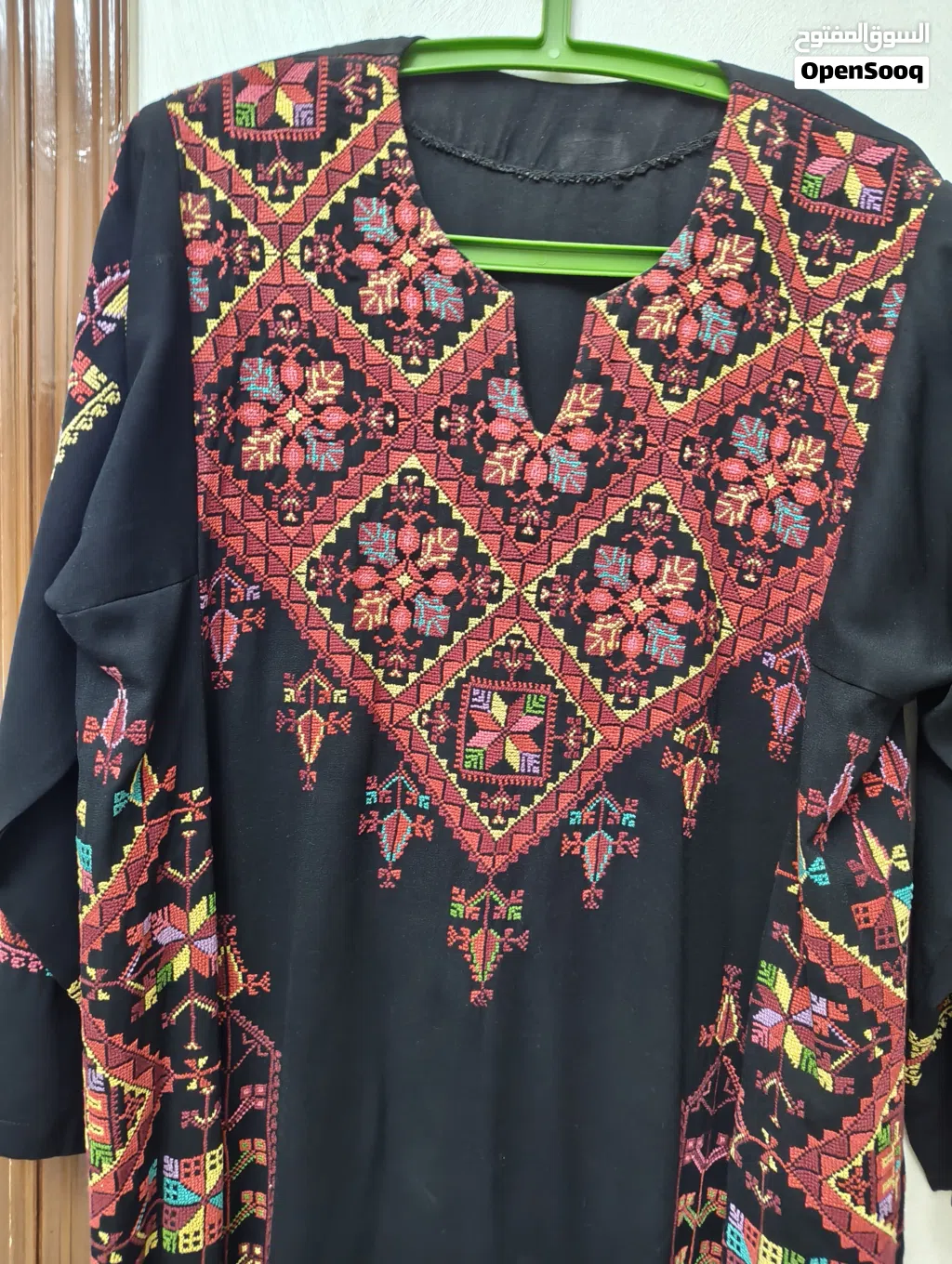 ثوب تطريز شغل يدوي Hand made السعر 200 دينار استعمل قليل