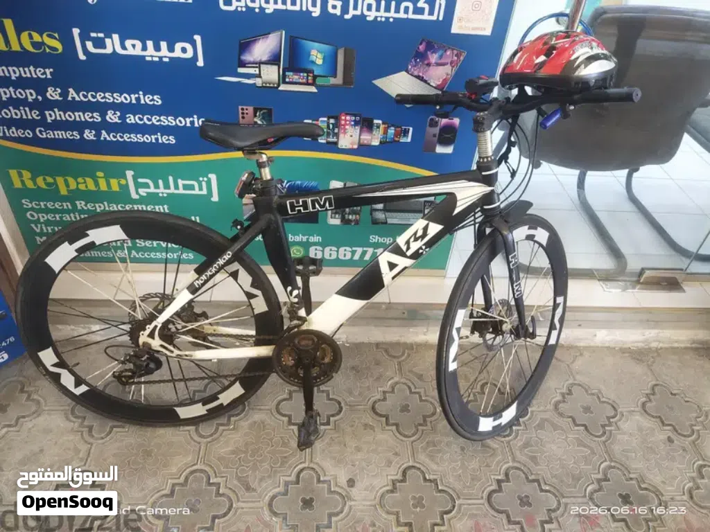 Bicycle in Excellent Condition + Full Accessory Bundle