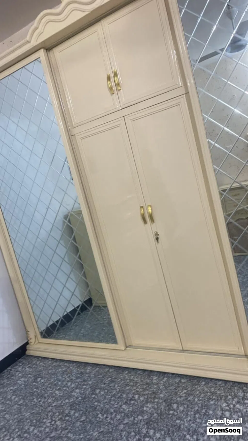 غرفه اخشاب عراقيه نضيفه استعمال قليل
