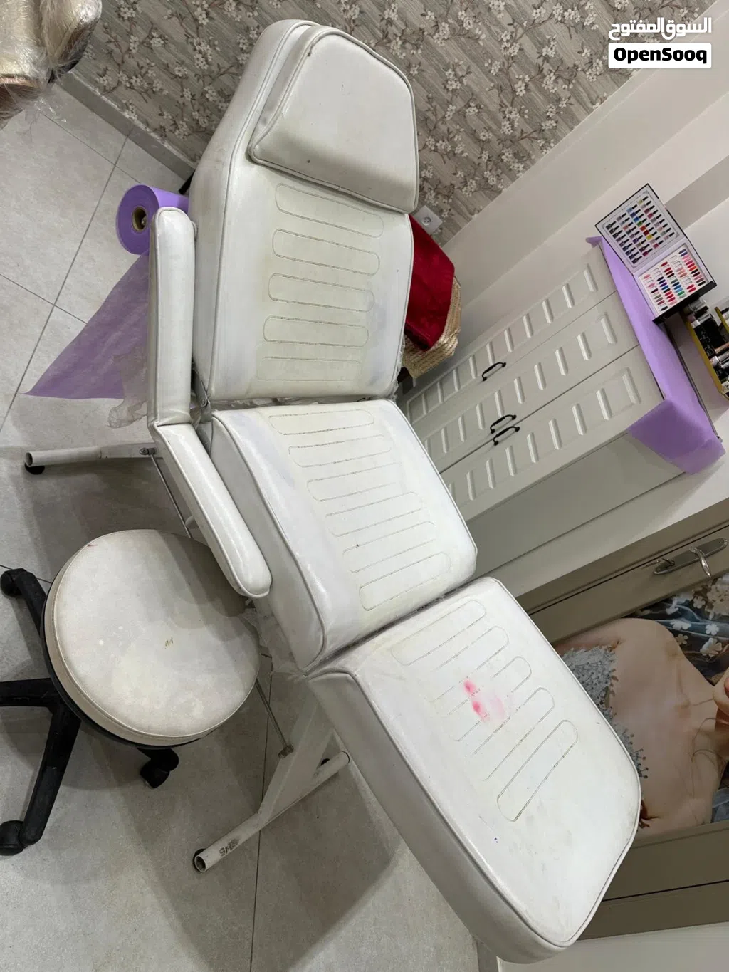 سرير للبشرة + مقعد