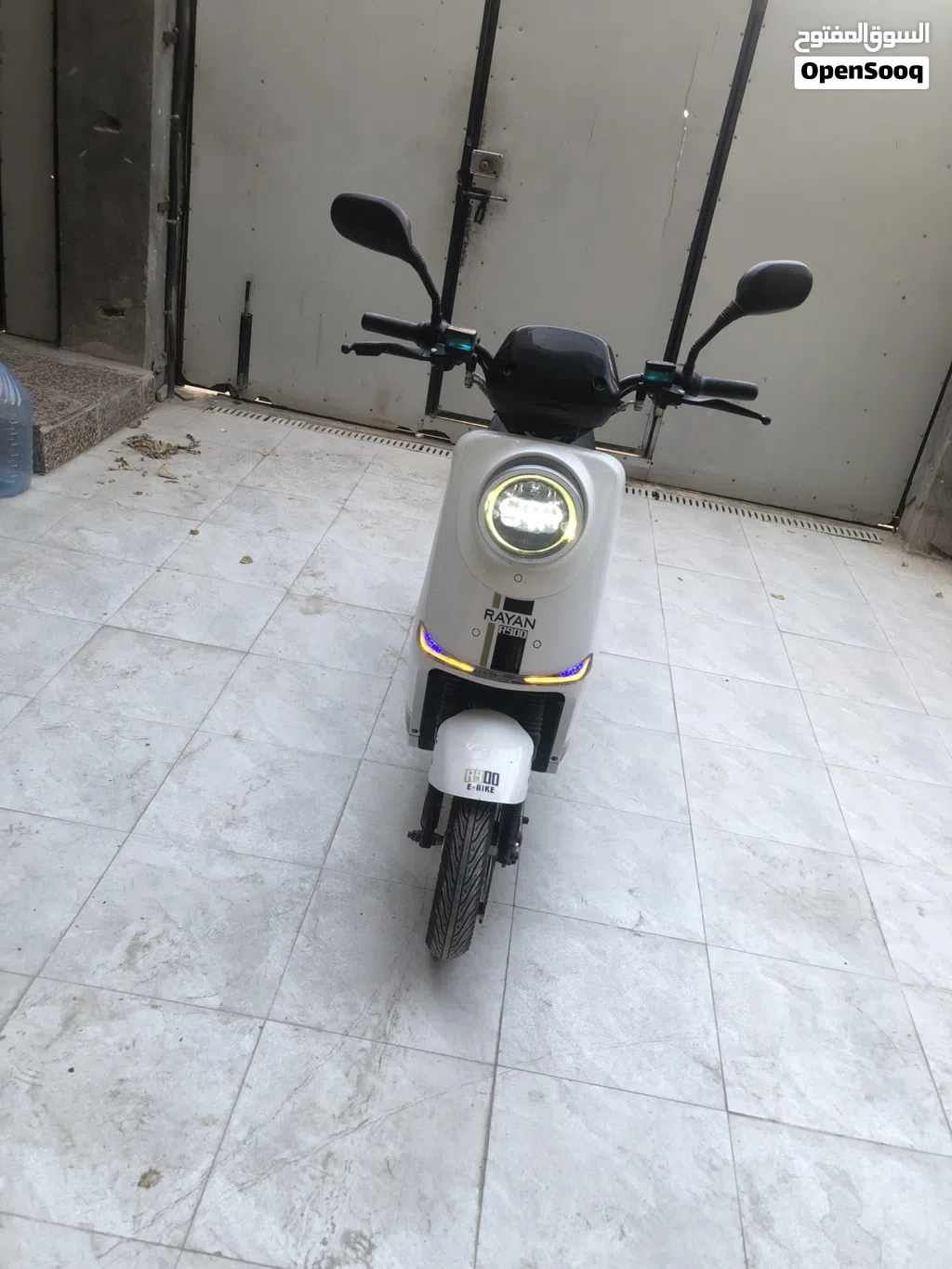 داجه شحن R900سعرها600شعاله كلشي ما بيها يوادلها بتريات ثنين متفوخات