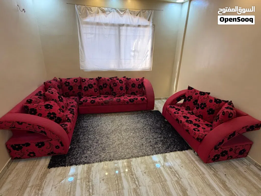 طقم كنب 7 مقاعد بحالة جيدة