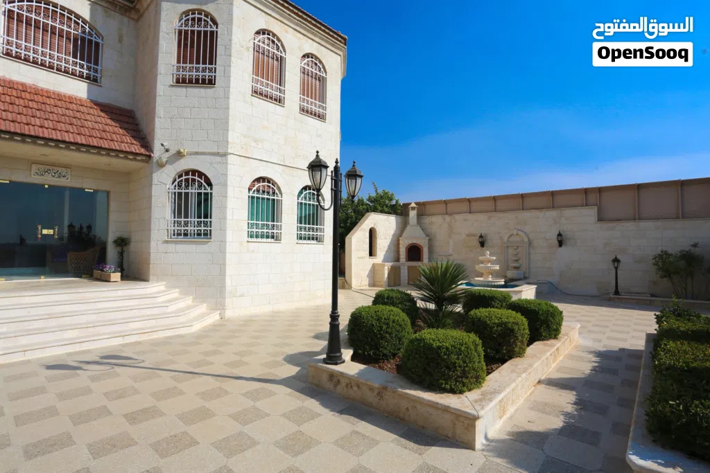 فيلا مميزه للبيع على طريق المطار - Luxury Villa for sale (Airport Road)