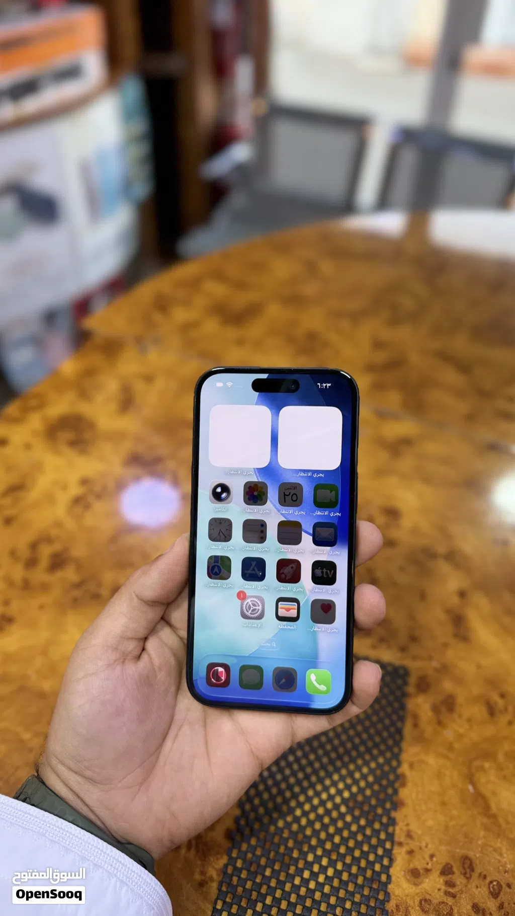 آبل ايفون 15 العادي لون الأسود مساحة 256 جيجا للبيع مع الاكسسوارات Apple iphone 15 256GB