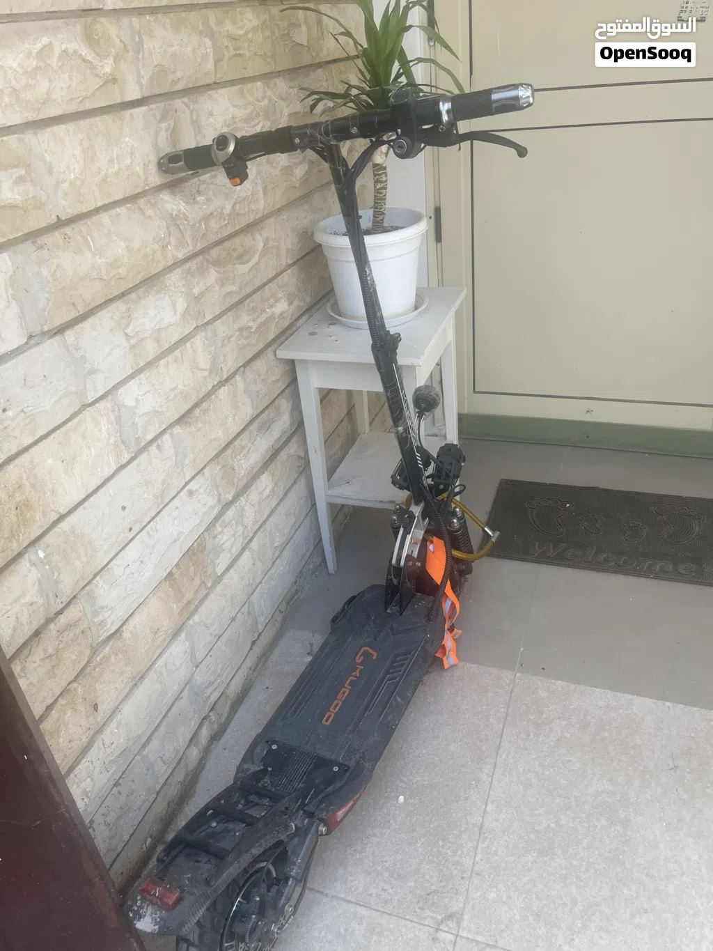 Only one month use good scoter and perfect condition to use performance sports for any were