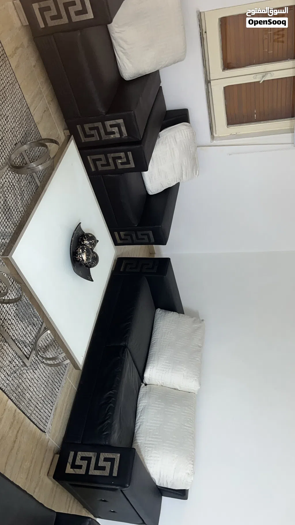صالون للبيع