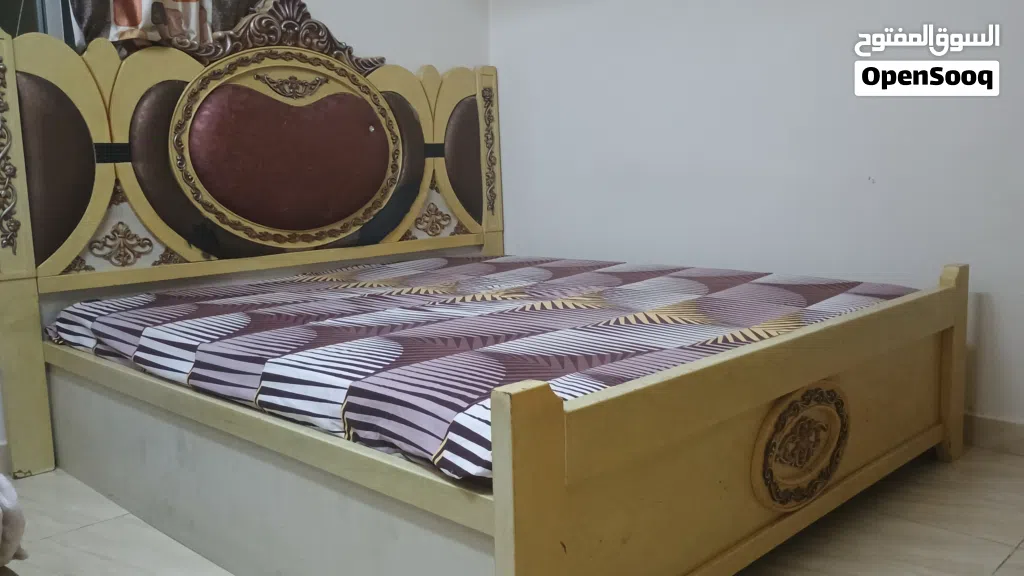 bedromm bed large sized bed