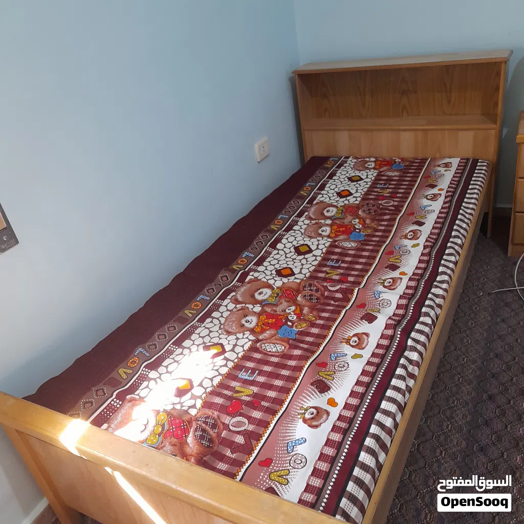 تختين مع سلم بحال جيد مع سلم لكل تخت 30 د.أ