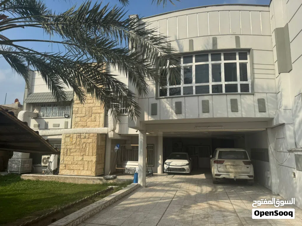 دار مع مشتمل