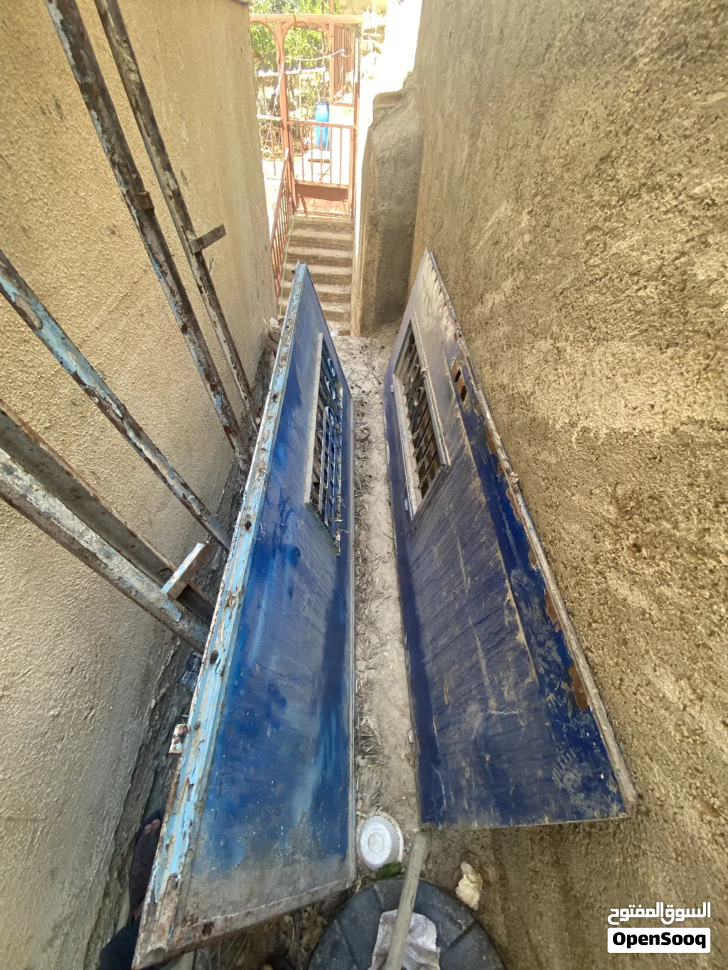 بوابة حديد ثقيل وقديم ممتاز تزن اكثر من 100كيلو
