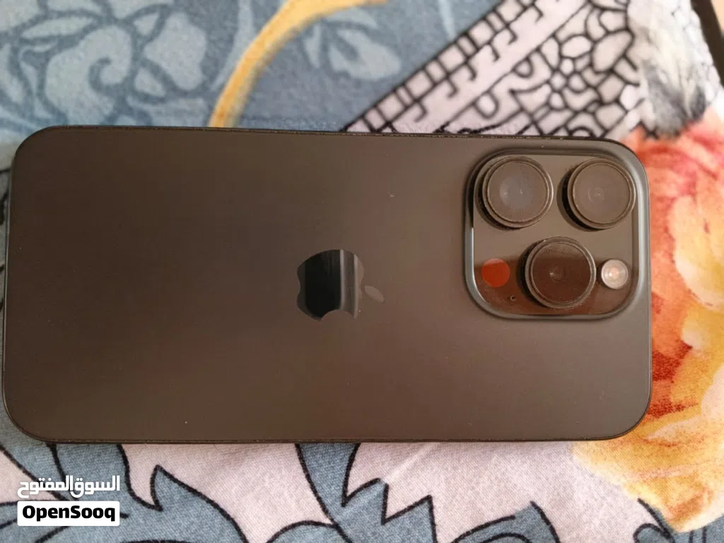 ايفون 15 برو (Esim locked) يعني ما يتصل فقط wifi بس انه ما ياخذ سيم