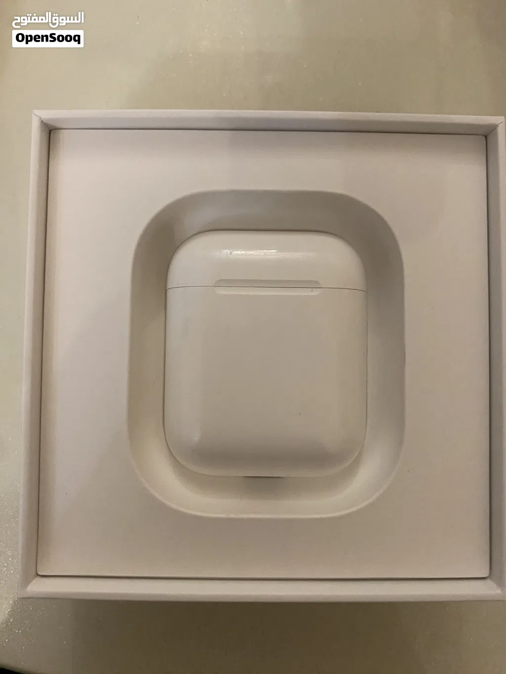 سماعات إيربودز (AirPods) مستعملة للبيع