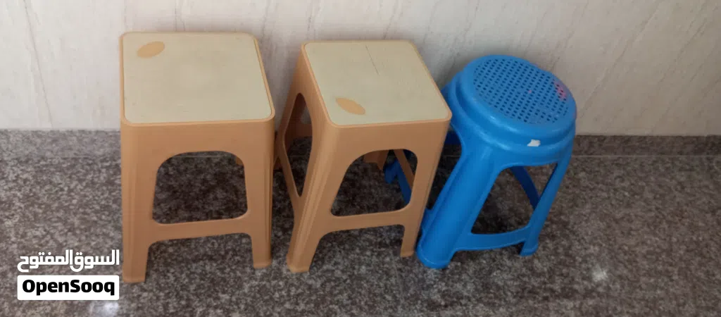 3 كراسي في حالة ممتازة