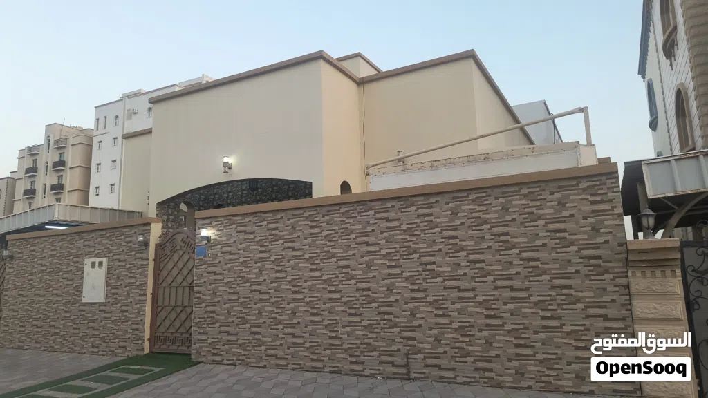 بيت للبيع مع الأثاث والالكترونيات والمكيفات