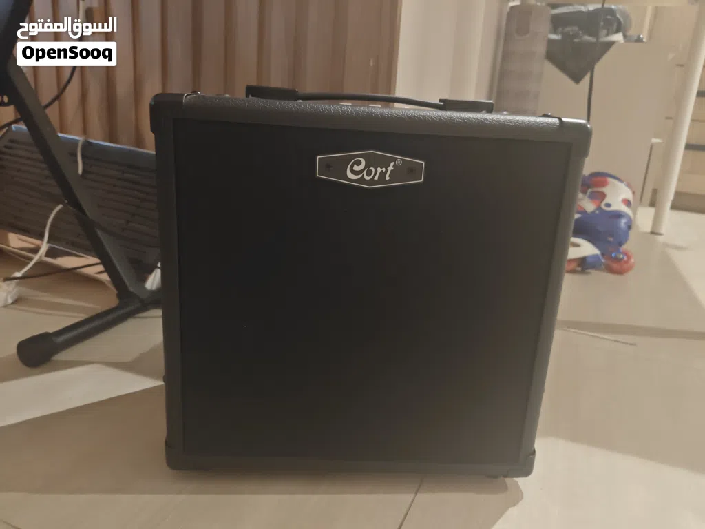 Cort CM20B Bass guitar amplifier
