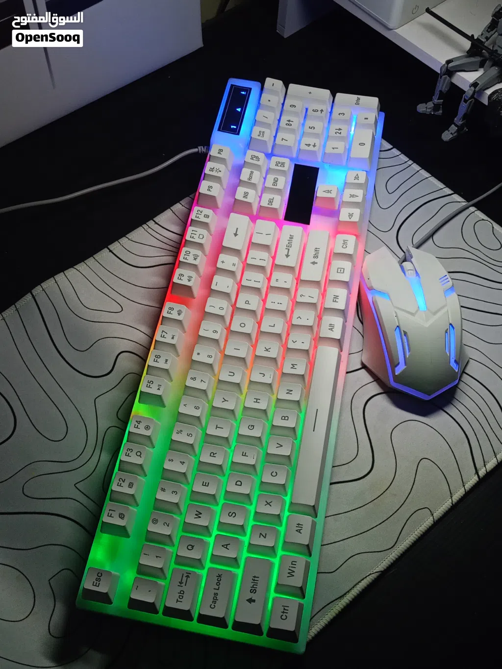 كيبورد مضيء مع ماوس و ماوس باد بجوده ممتازة Illuminated keyboard with a high-quality mouse