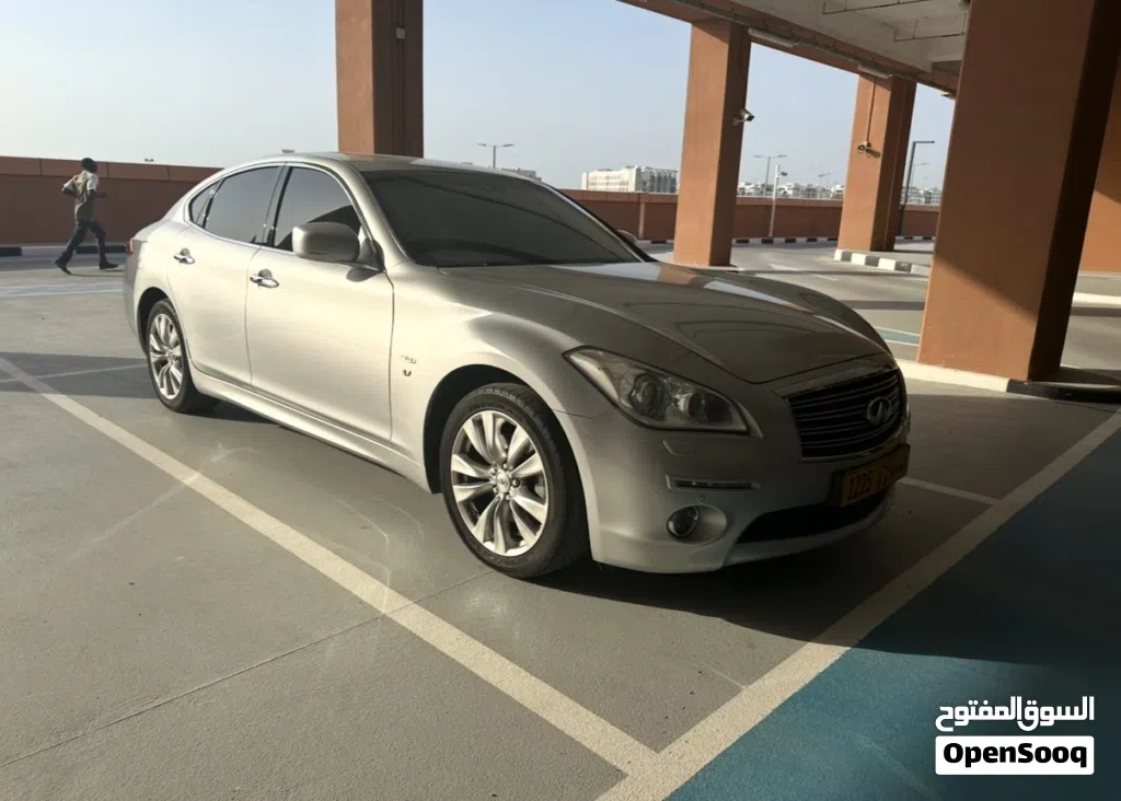 Infiniti Q70 Luxe