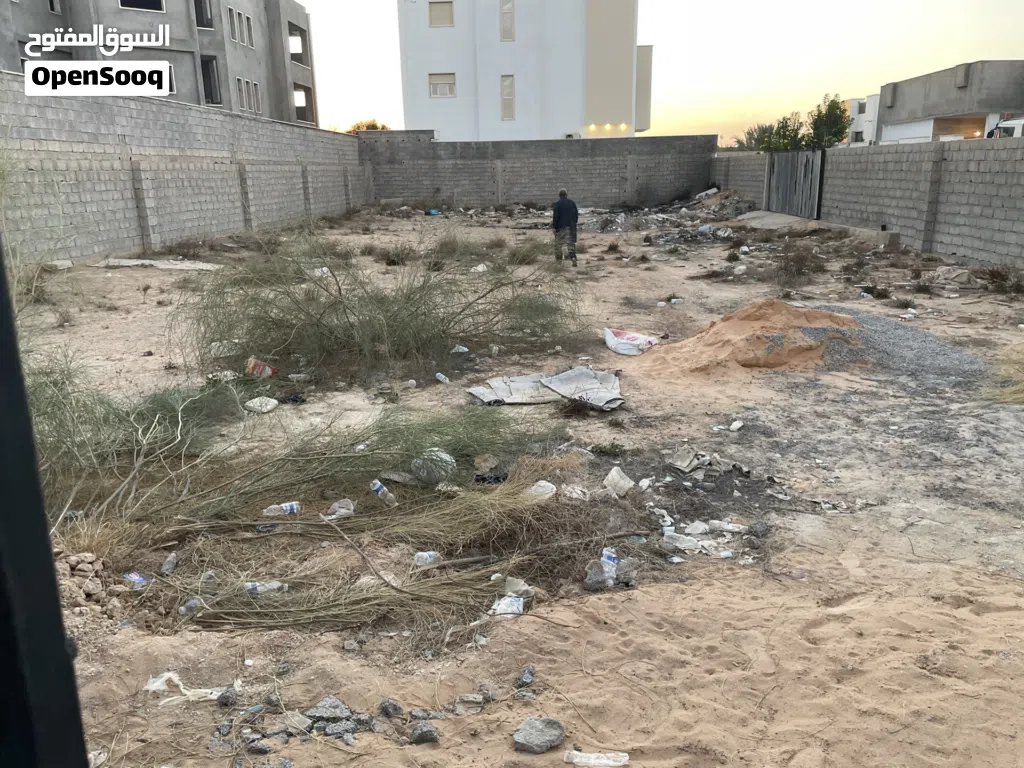 قطعة ارض للايجار في جنزور الرشاح بالقرب من مخازن التعليم تعبد علي قطران 200 متر شارع 10م