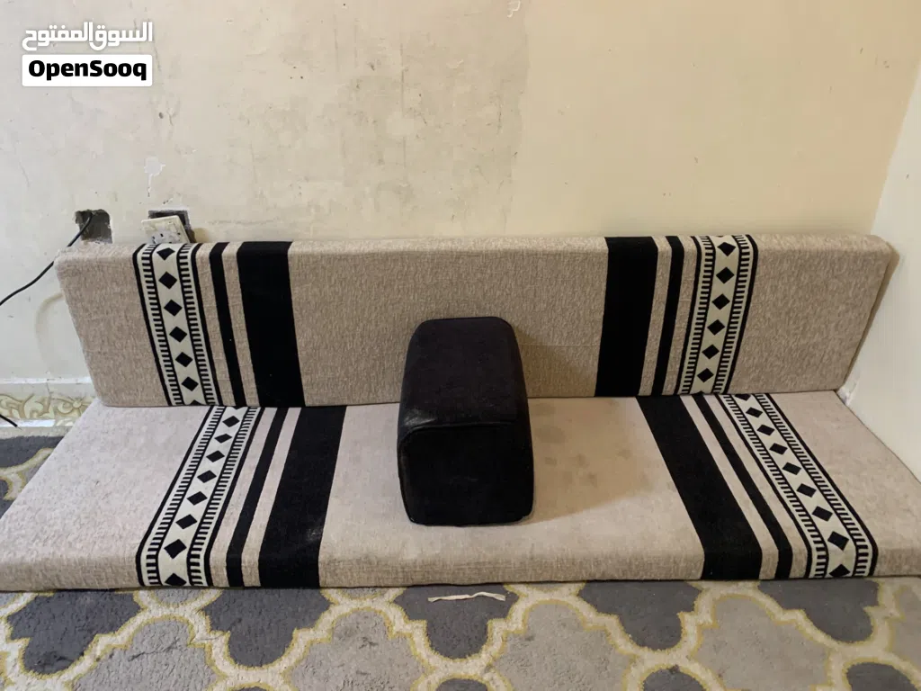 ما خاد كراسي نظيفة جديدة ما فيها شي أربع مخاط