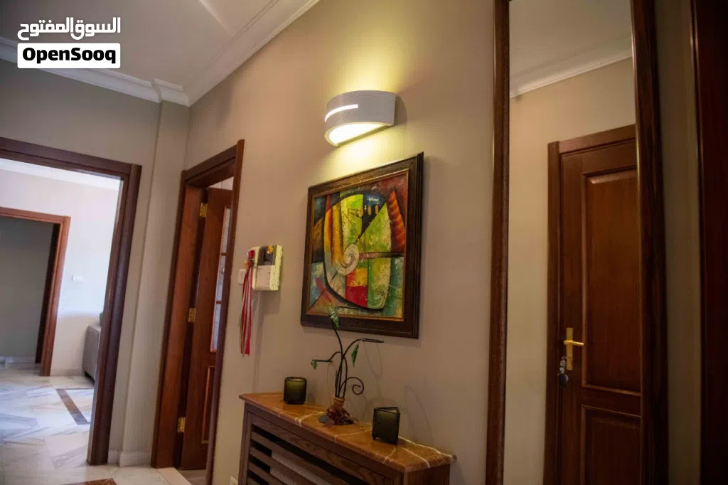 شقه تشطيبات مميزه مساحة 180 m2 في السابع قرب كوزمو