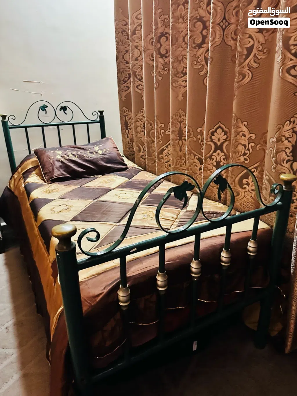 تخت وعلاقة ومراي تعليق