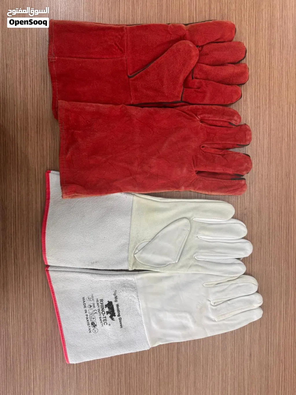 قفازات لحام عالية الجودة متوفرة مع سياب للتجارة. High-quality welding gloves WITH SIYAB TRADING.