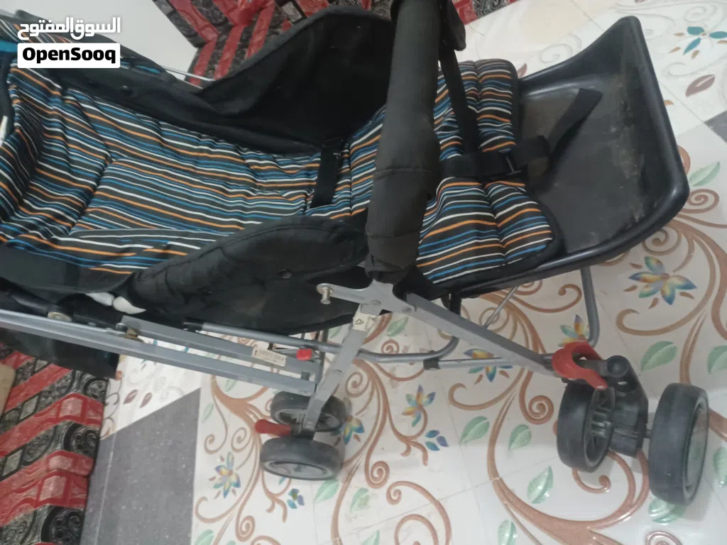 عربيه اطفال مستخدم لكنه نظيفه جدا استخدمته حوالي ثلاثه اشهور فقط حاجه حلوووه وفخمه