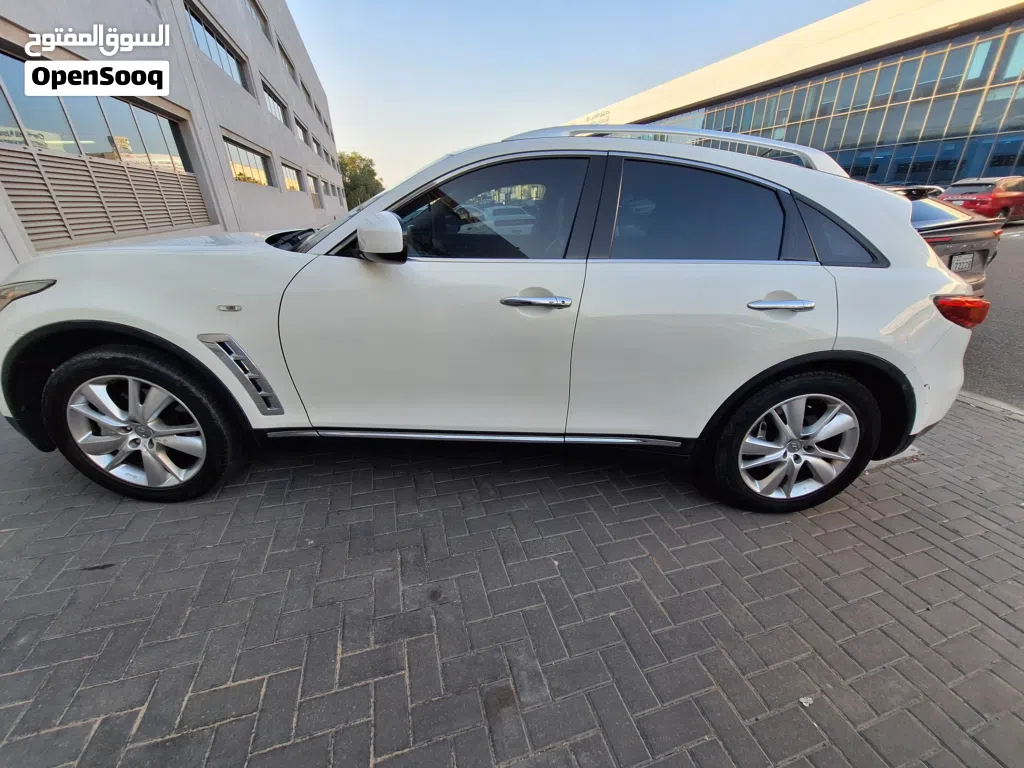 إنفينيتي FX35 Sebastian Vettel Edition