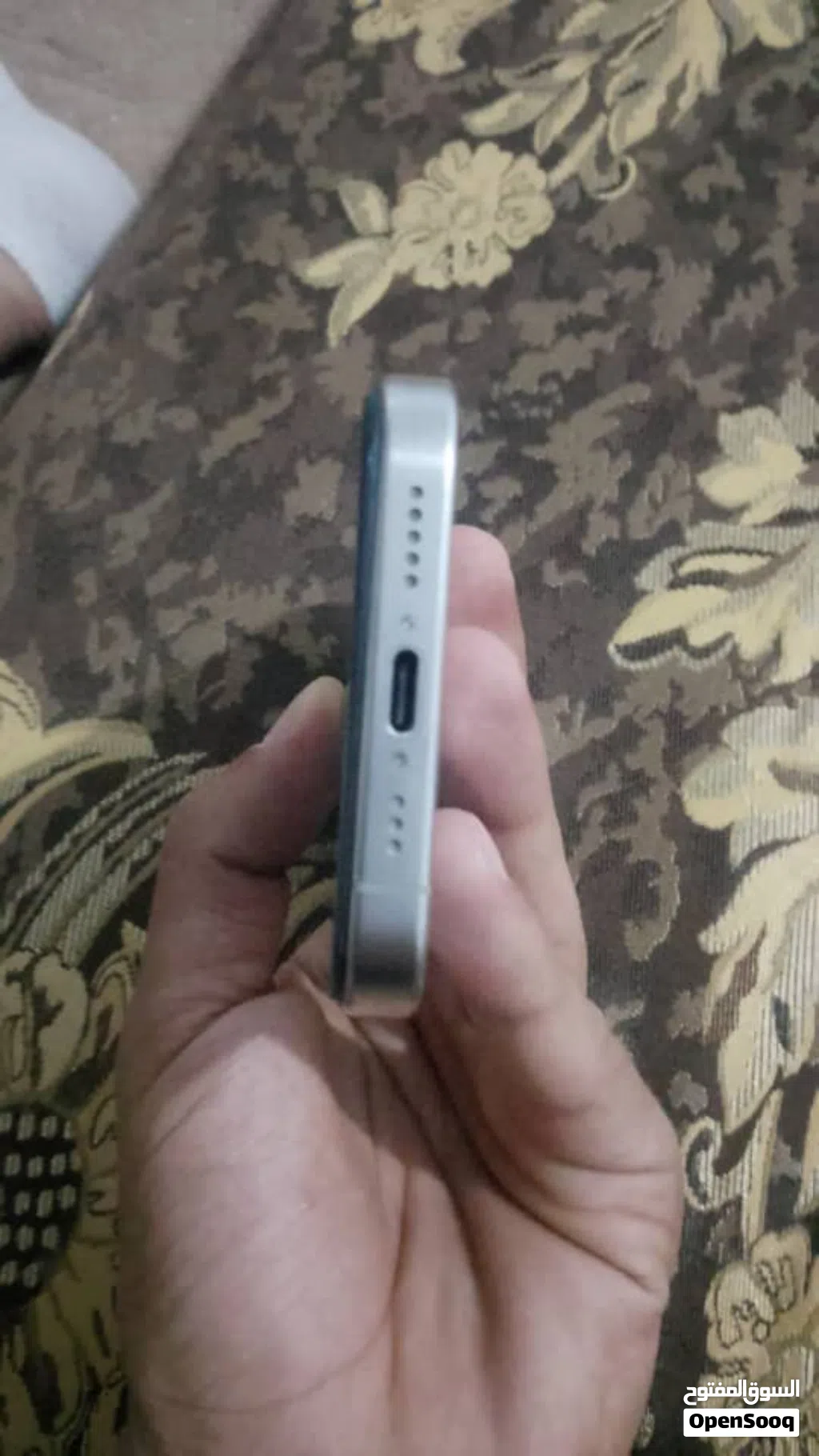 ايفون 15 برو تاتنيوم