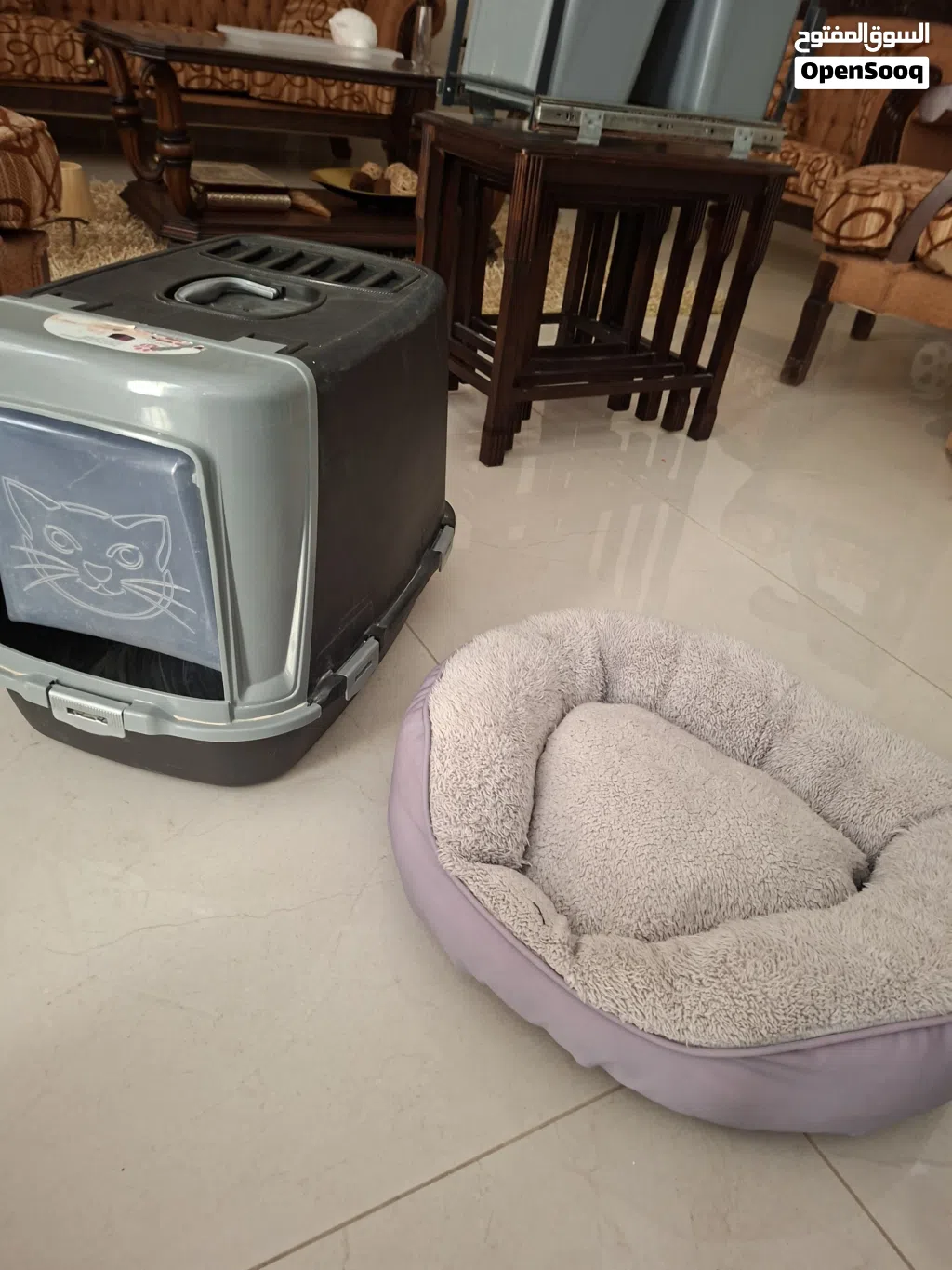وساده و بوكس رمل للقطط مستعمل للبيع