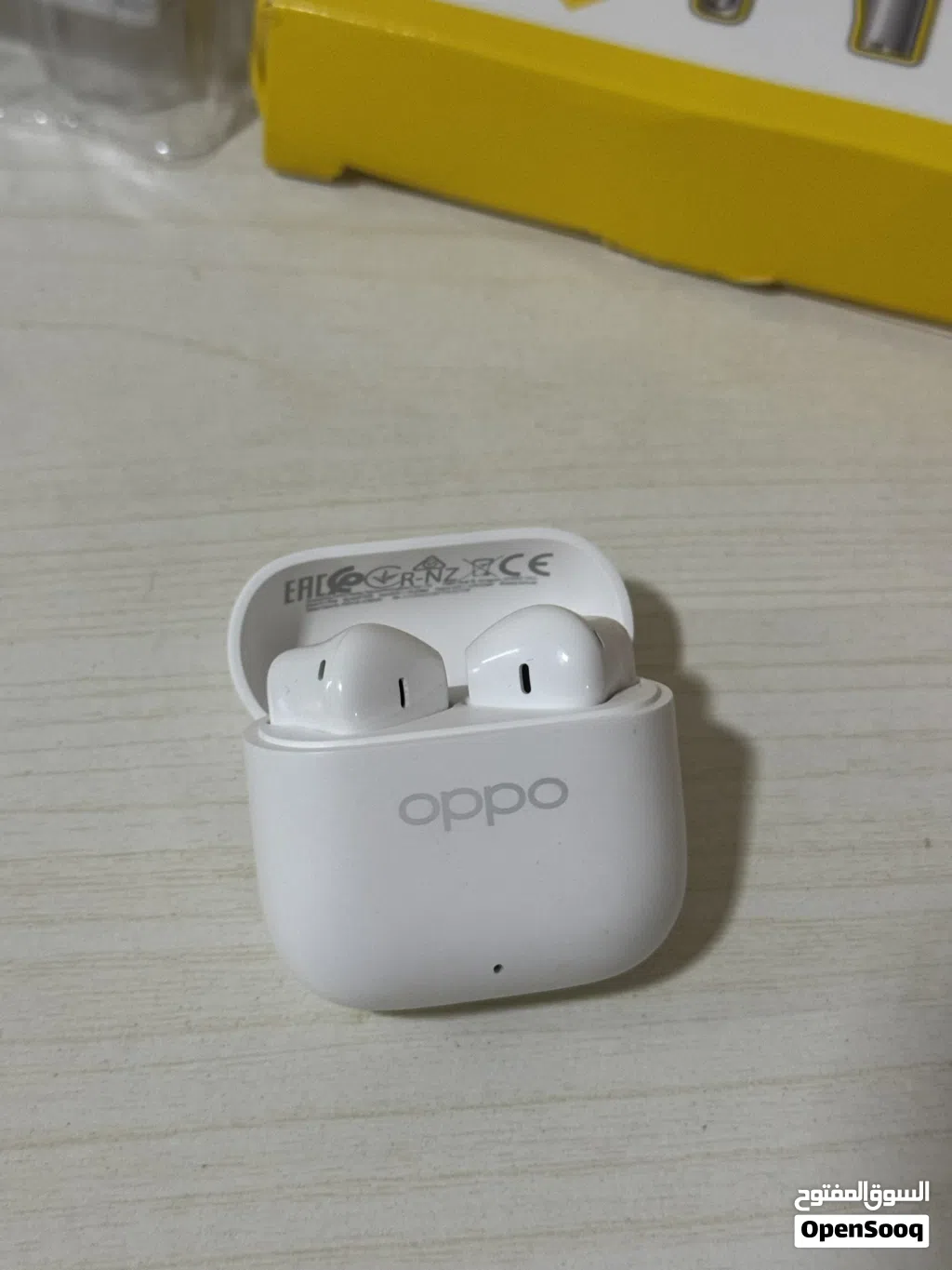 سماعات و اسلاك و باور بانك للبيع AirPods speaker cables