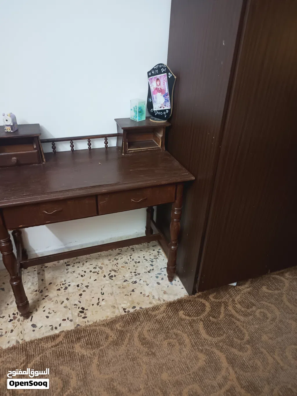 خزانة طابقين وتخت طابقين ومكتب تفصيل للبيع